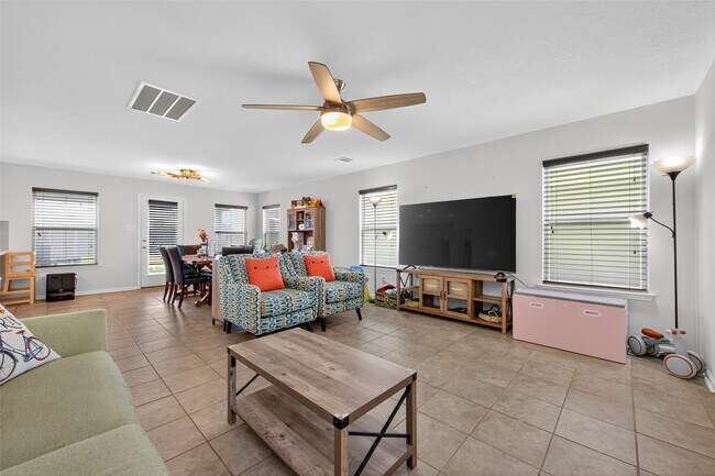 Building Photo - 2623 Hawthorn Park Ct