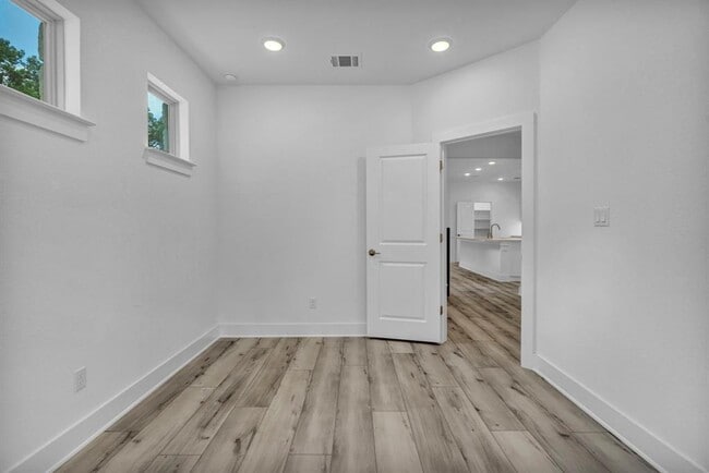 Building Photo - 1304 Brescia Walk