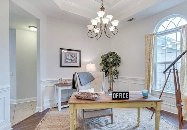 Building Photo - Spacious Ranch in the center of Richmond Hill