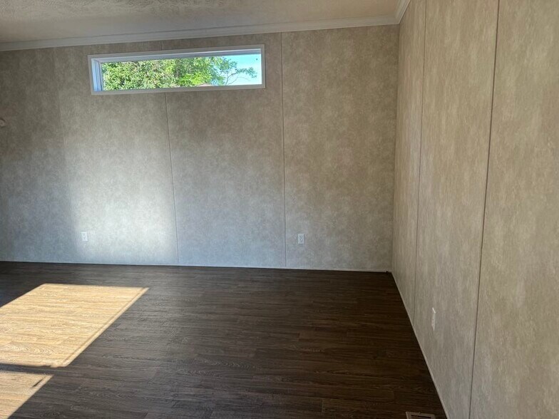 Building Photo - 2042 Marmoor Dr