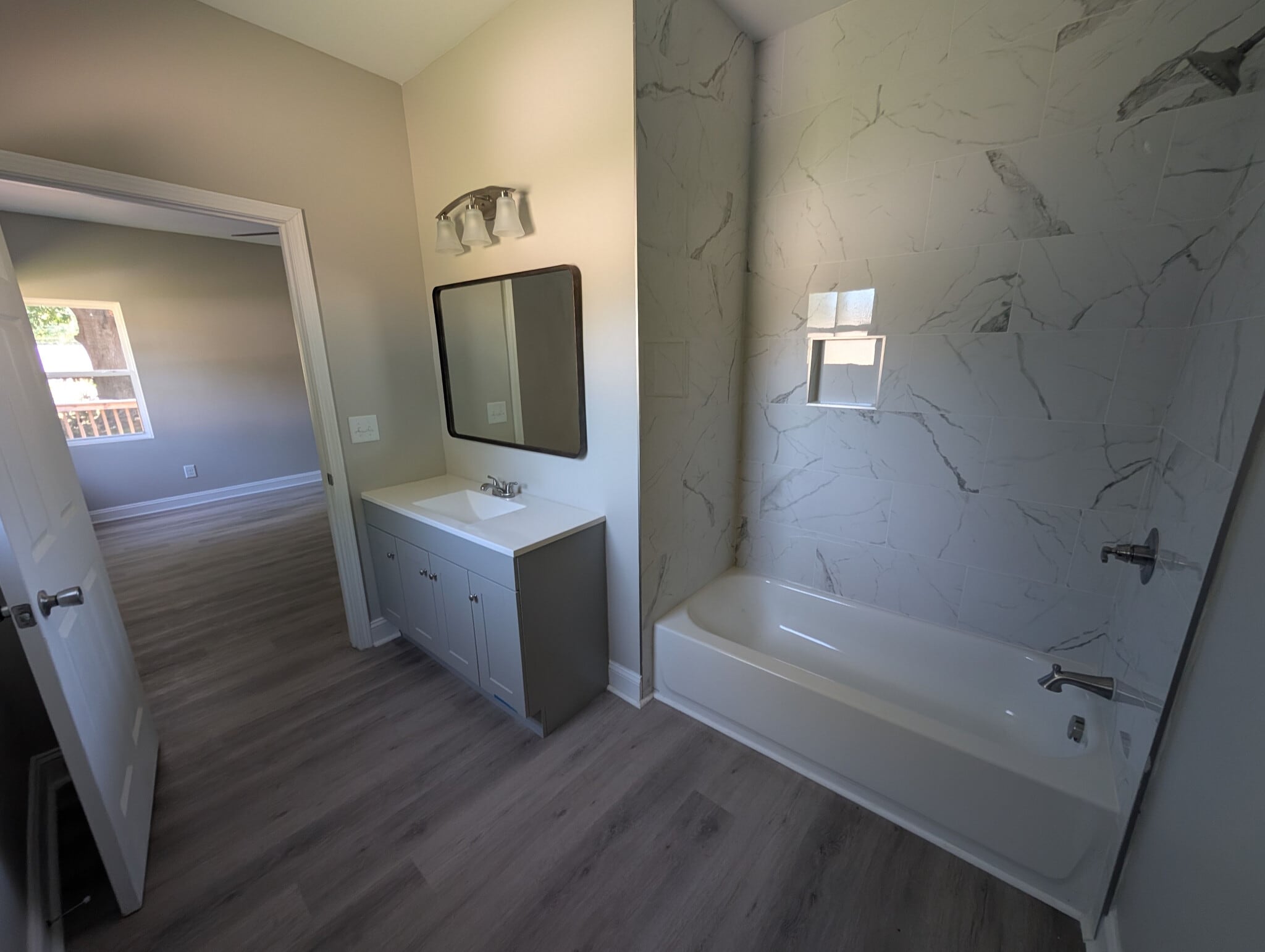 Building Photo - Room in House on Hart St