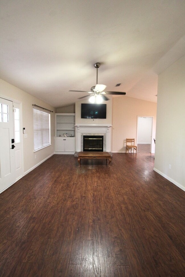 Building Photo - Spacious 3BR/2BA on 1 Acre – Fully Fenced