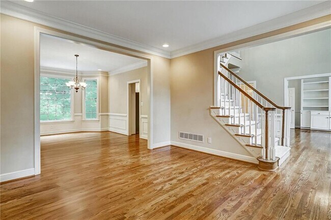 Building Photo - 510 Jacaranda Ct