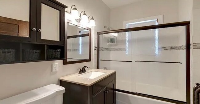 Building Photo - 1823 N Girard Ave