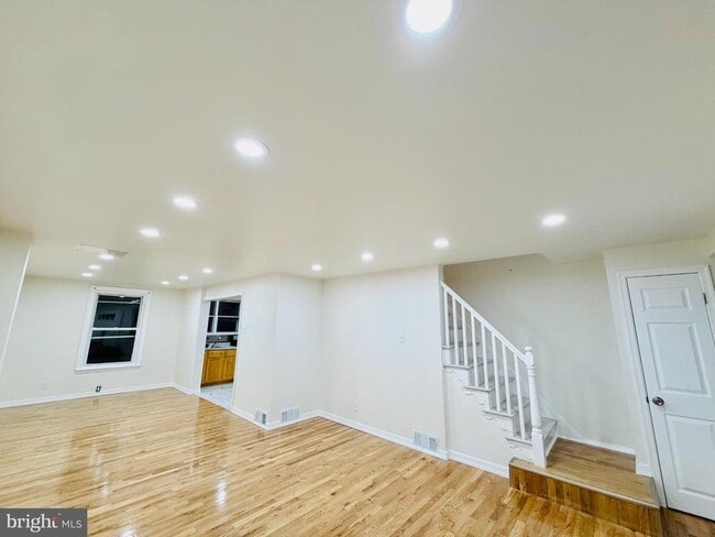 Building Photo - 607 E Carver St