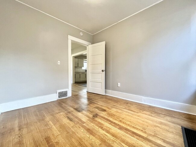 Building Photo - Five Bedroom Home in Muskegon