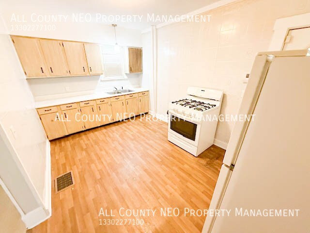 Building Photo - 911 Fulton Rd NW