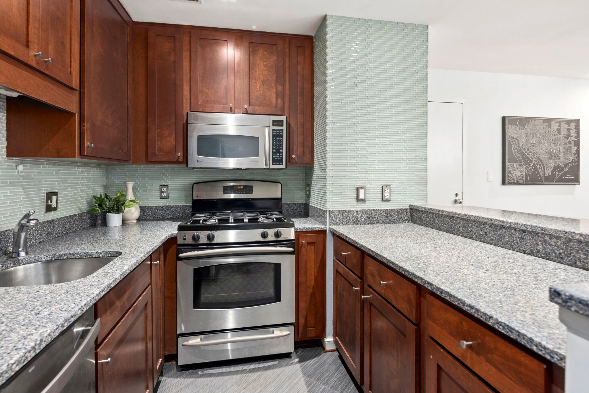 Building Photo - 1445 N St NW