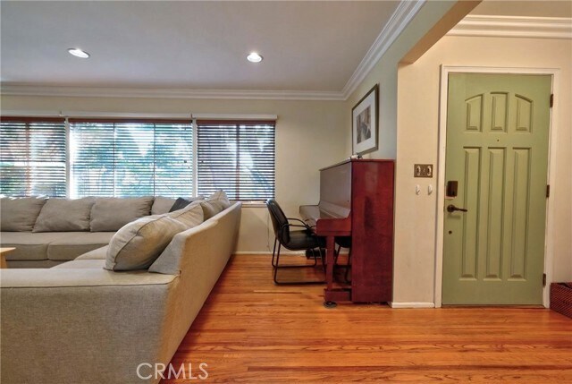 Building Photo - 2895 Woodlawn Ave