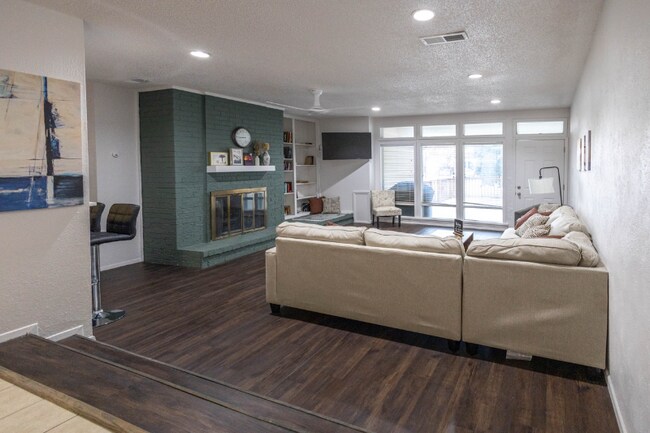 Building Photo - 6710 La Costa Dr