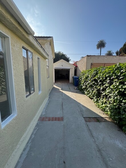 Building Photo - 2217 Selby Ave