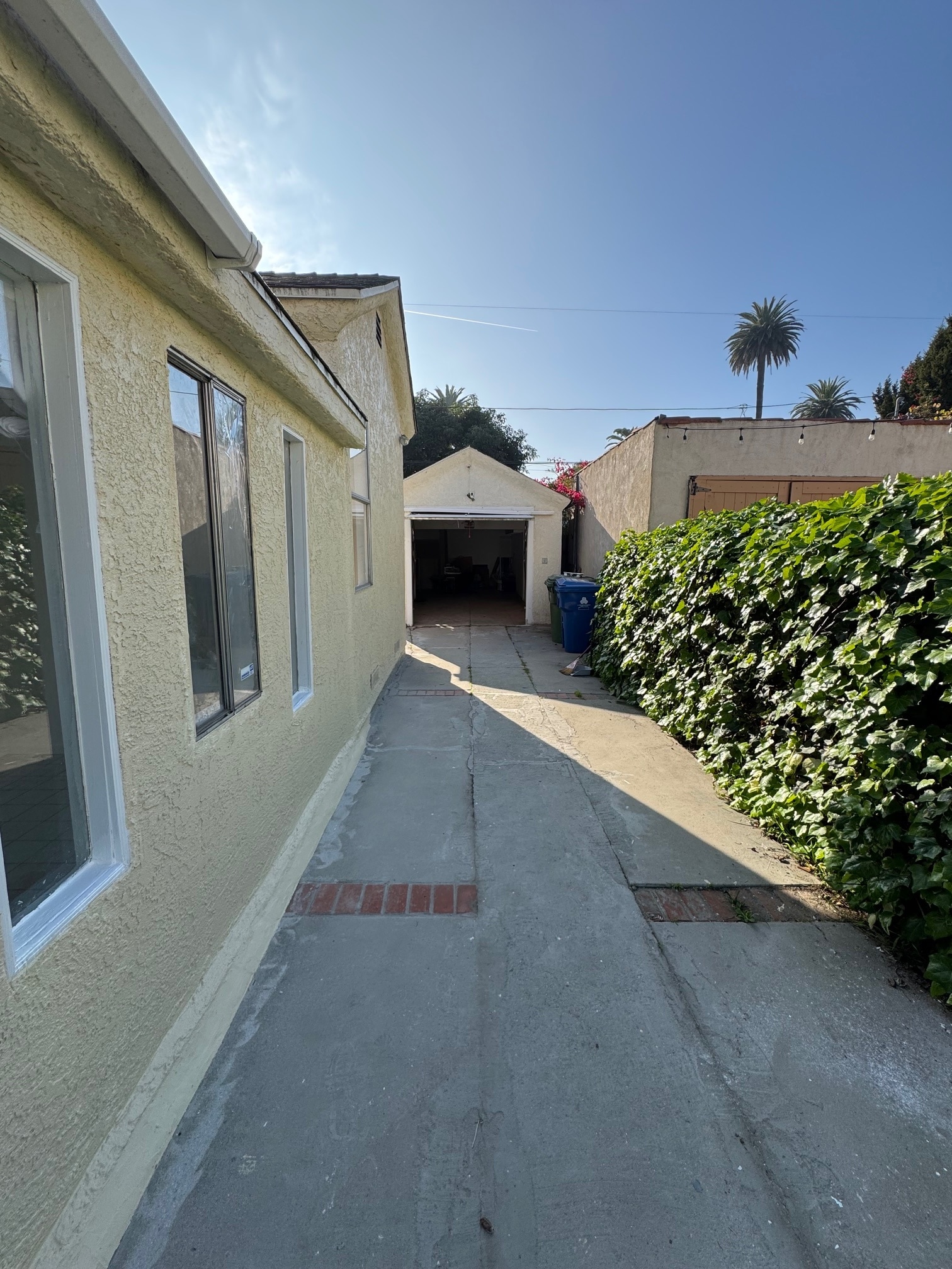 Building Photo - 2217 Selby Ave