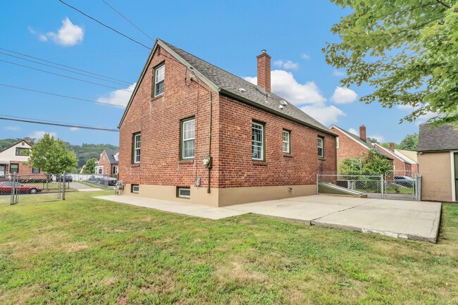 Building Photo - 116 Morse St