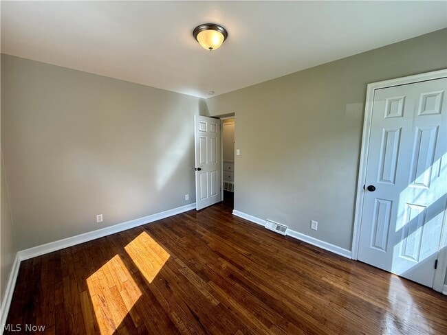 Building Photo - 857 Kennebec Ave