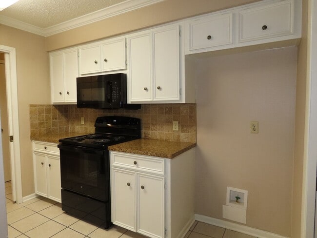 Building Photo - Gorgeous 3 Bedroom Home w/Workshop in Tyler!