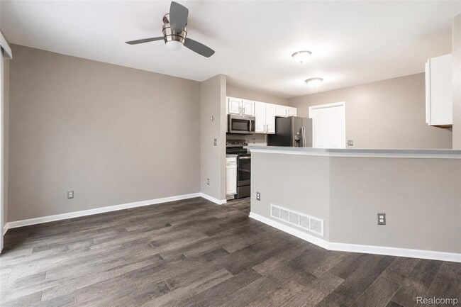 Building Photo - 22733 Coachlight Cir