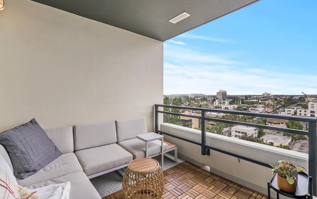 Building Photo - 475 Redwood St