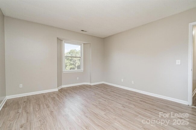 Building Photo - 6165 Meadow Rose Ln