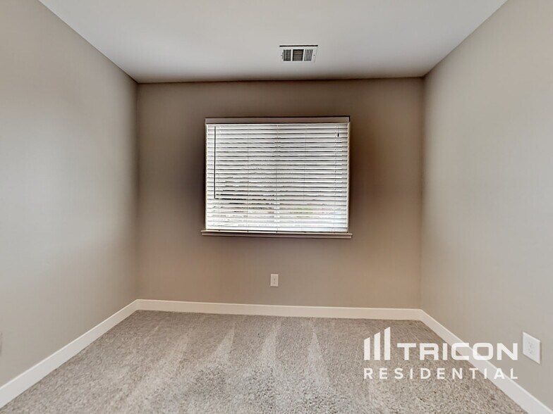 Building Photo - 2371 Coronado Ct