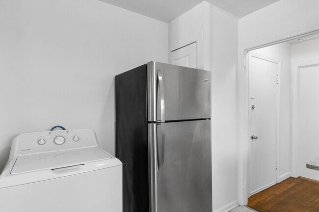 Building Photo - Gean Rise - 1 Bedroom / 1 Bathroom with Balcony/Porch