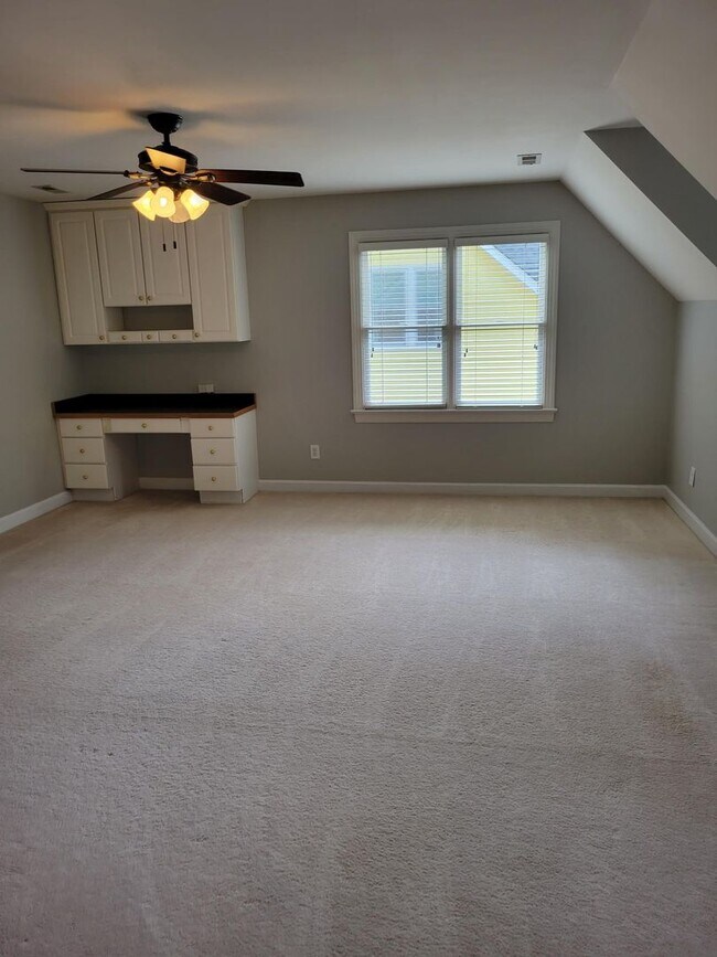 Building Photo - Awesome 4br/2.5ba in exc Cary Location! Available Now!