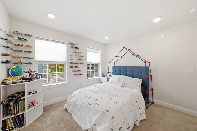 Building Photo - 12 Marigold Ct