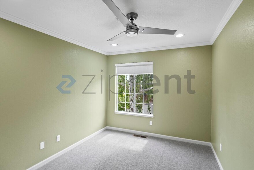 Building Photo - 5045 Hiller Ln
