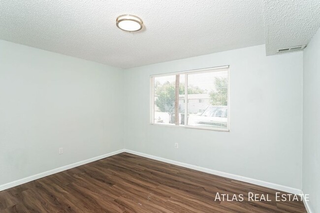 Building Photo - 2 Bed - Thoughtful Upgrades & affordable! ...