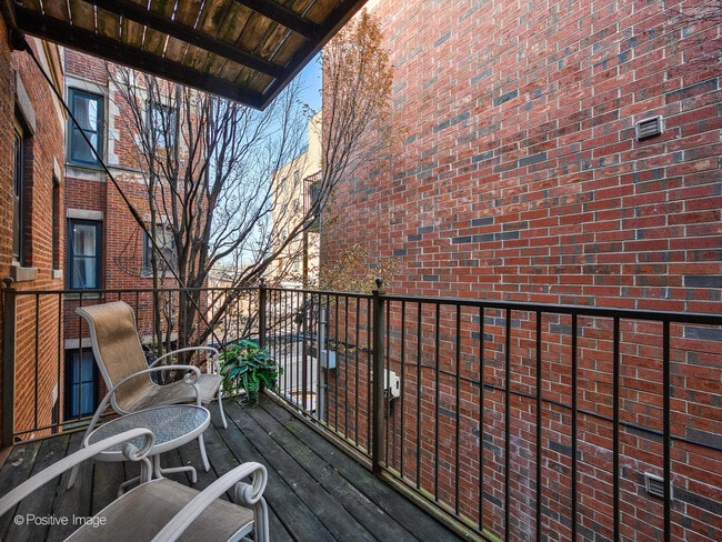 Building Photo - 4014 S Drexel Blvd