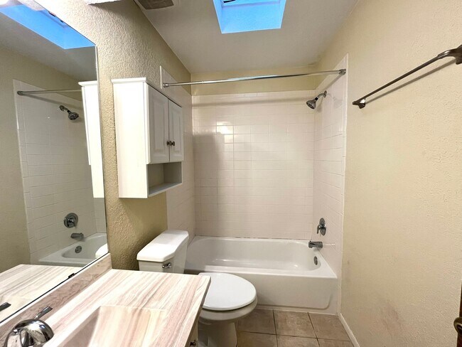 Building Photo - 70 Chervil Common