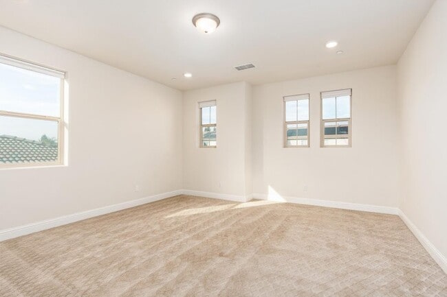 Building Photo - 1383 E Via Azzurra Way