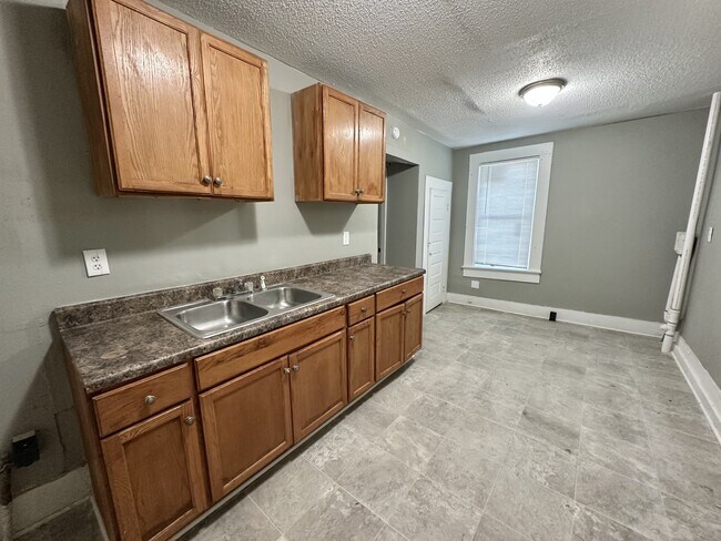 Building Photo - 6820 Division Ave