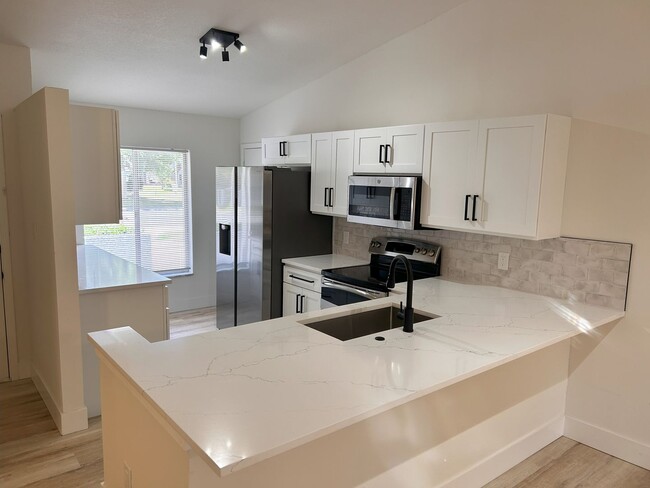 Building Photo - **2/2 Hidden Lakes Villa/ Sanford**