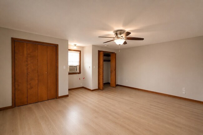 Building Photo - 2757 School Dr