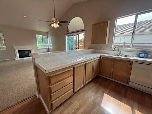 Building Photo - 900 Bluewater Dr