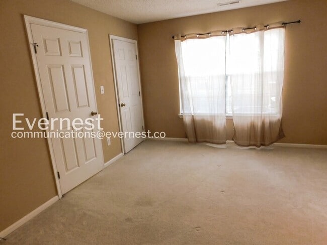 Building Photo - 702 Westgate Cir