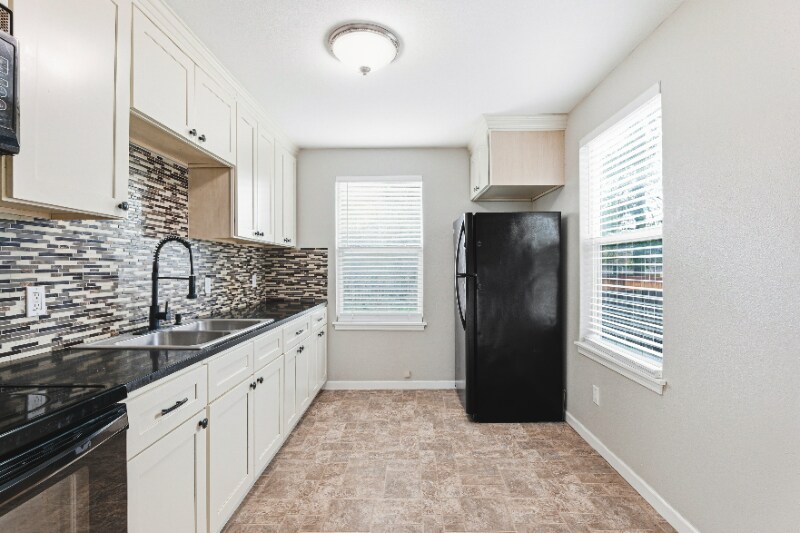 Building Photo - 1506-1506 110th St S