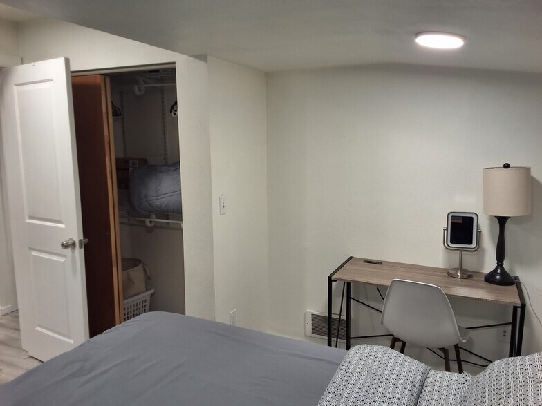 Building Photo - 720 S Southern St