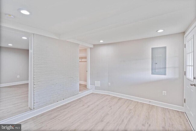 Building Photo - 3819 Roland Ave