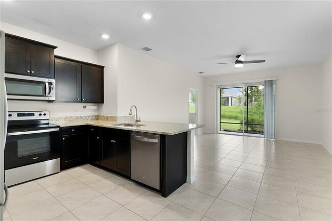 Building Photo - 5420 Sunshine Dr