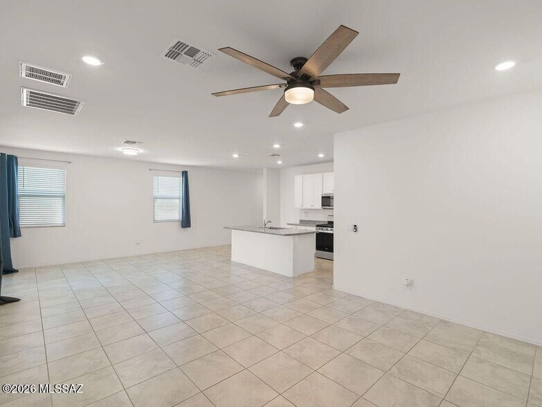 Building Photo - 7996 S Golden Bell Dr