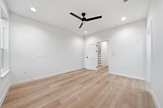 Building Photo - 2212 Yellow Jacket Ln