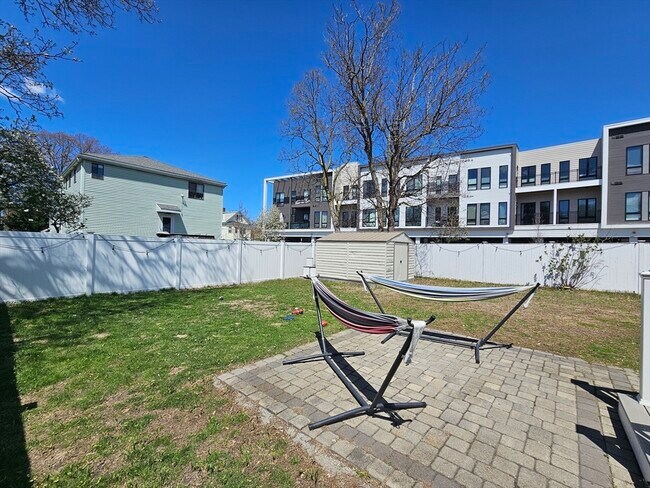 Building Photo - 91 Irving St