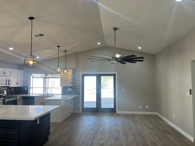 Building Photo - Tempe Home For Rent