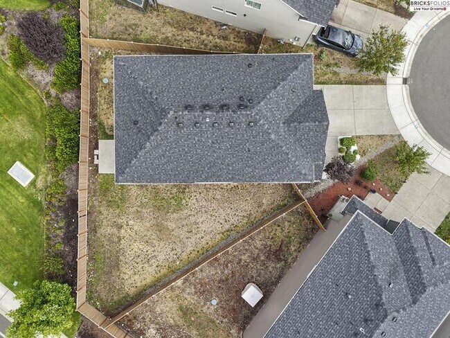 Building Photo - Your Ideal Home in Puyallup Awaits – Peaceful, Modern, Perfectly Located.