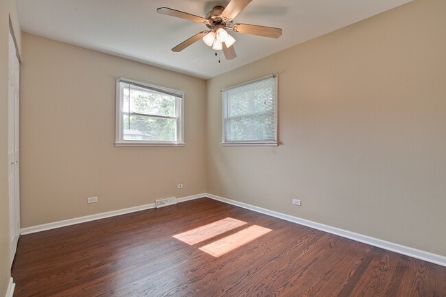 Building Photo - 648 N Greenview Ave