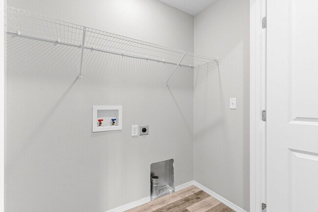 Building Photo - Newly built 3 bedroom duplex-Westbury Gardens!