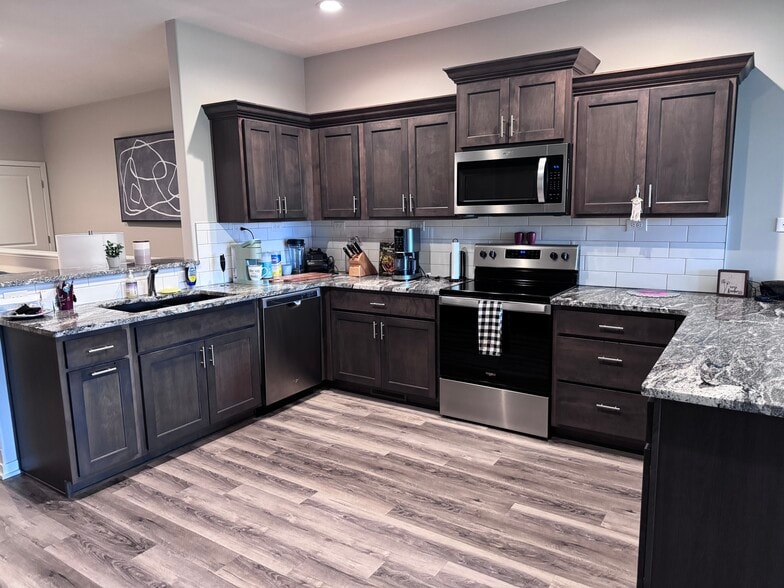 Building Photo - 245 Half Moon Dr