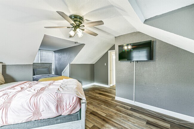 Building Photo - 1421 Winnie St