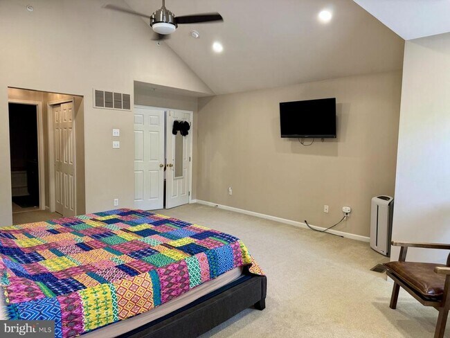 Building Photo - 240 Torrey Pine Ct